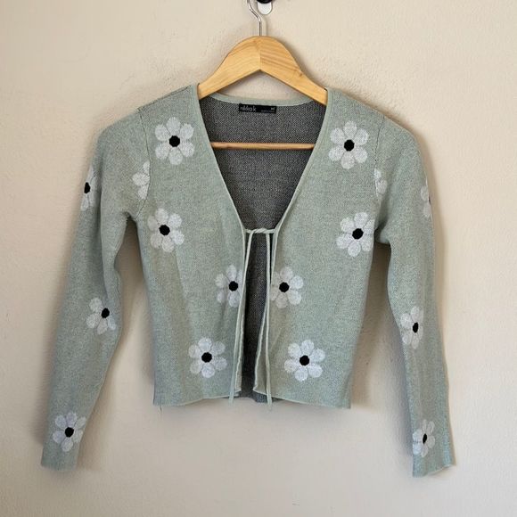 Nikkak Green Floral Cropped Long Sleeve Cardigan - Picture 2 of 6